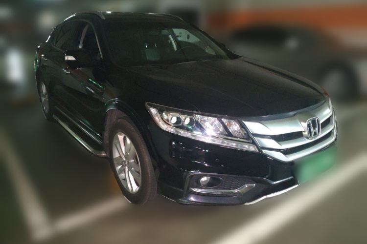 Used Honda Crosstour 2014 2.4L Luxury Edition Front Right 45 Deg