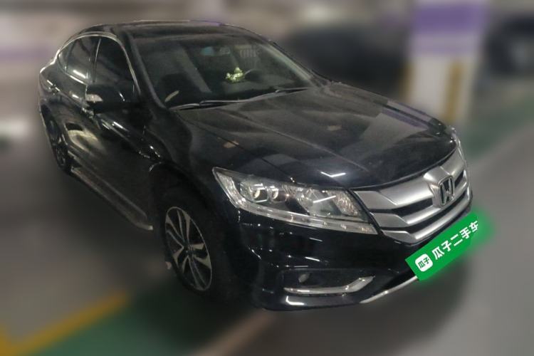 Used Honda Crosstour 2014 2.4L Luxury Edition Front Right 45 Deg