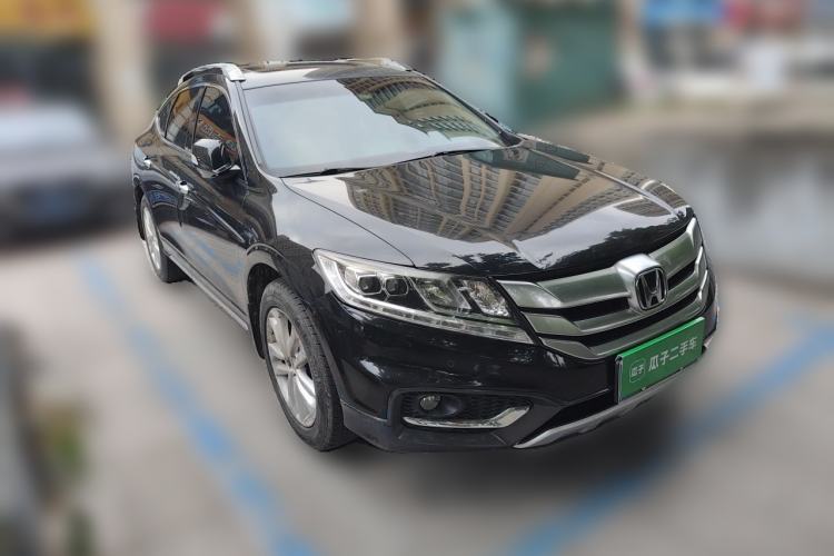 Used Honda Crosstour 2014 2.4L Luxury Edition Front Right 45 Deg
