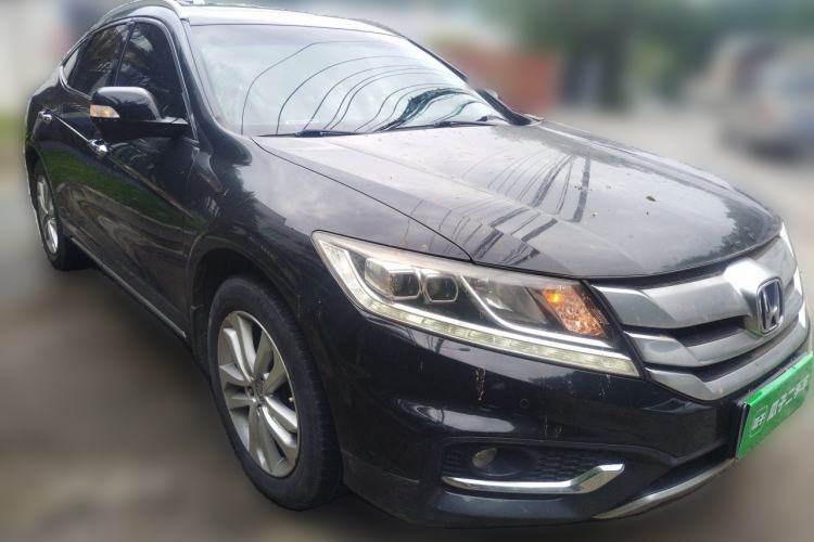 Used Honda Crosstour 2014 2.4L Luxury Edition Front Right 45 Deg