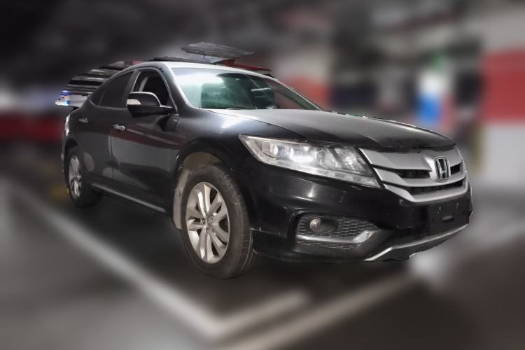 Used Honda Crosstour 2014 2.4L Luxury Edition Front Right 45 Deg
