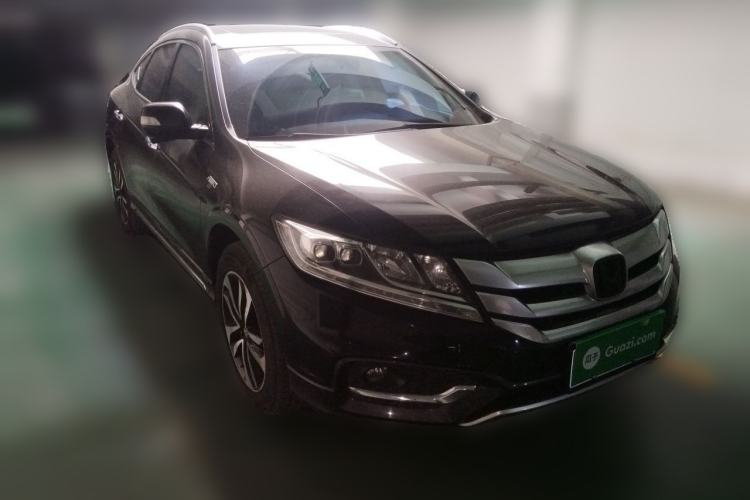 Used Honda Crosstour 2014 3.0L AWD Prestige Navigation Edition Front Right 45 Deg