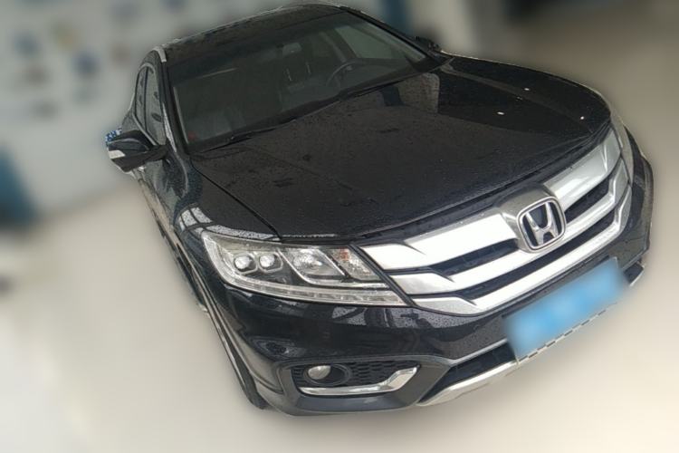 Used Honda Crosstour 2014 2.4L Luxury Edition Front Right 45 Deg