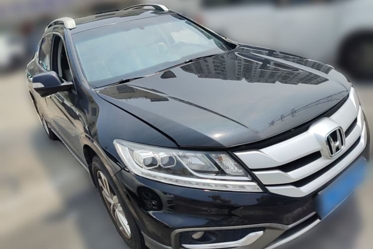 Used Honda Crosstour 2014 2.4L Luxury Edition Front Right 45 Deg