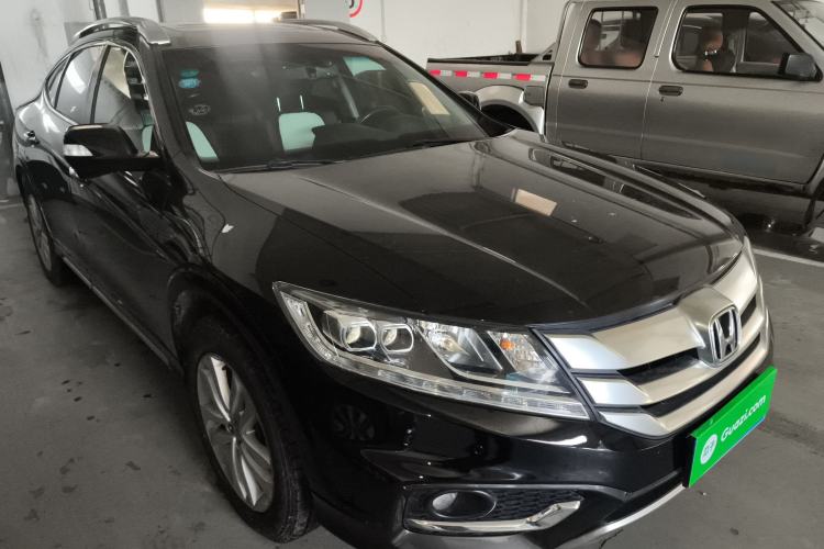 Used Honda Crosstour 2014 2.4L Luxury Edition Front Right 45 Deg