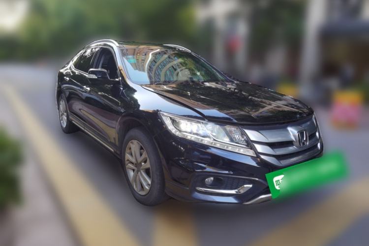 Used Honda Crosstour 2014 2.4L Luxury Edition Front Right 45 Deg