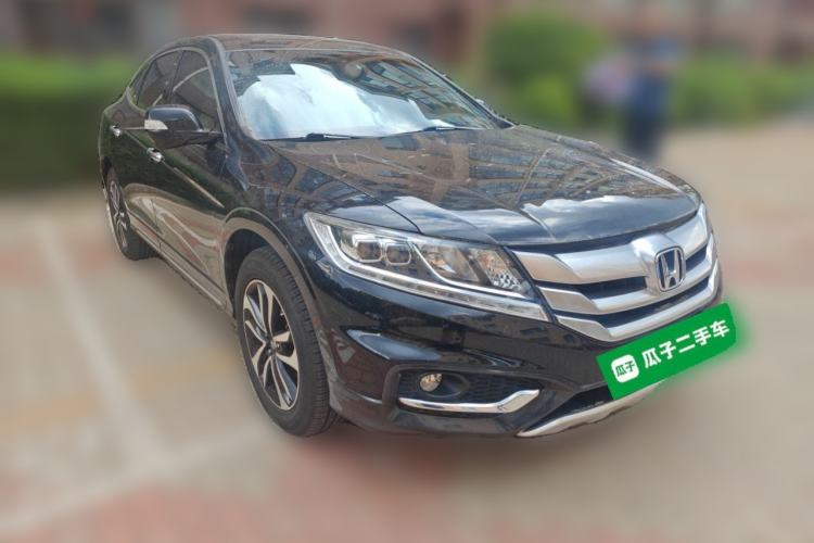 Used Honda Crosstour 2014 2.4L Luxury Edition Front Right 45 Deg