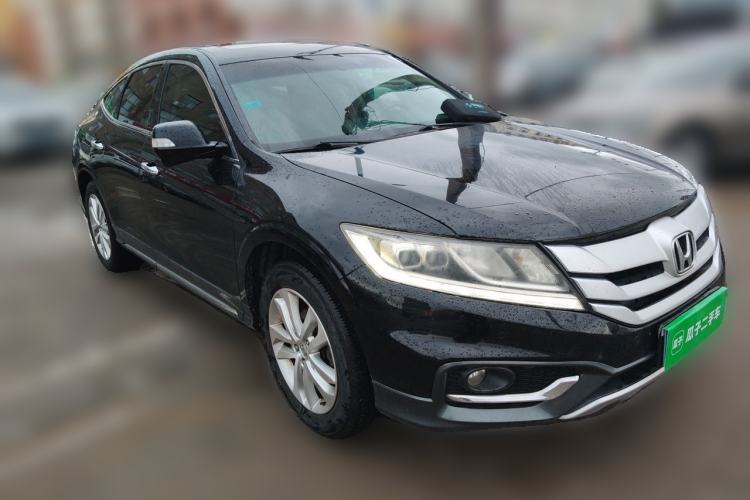 Used Honda Crosstour 2014 2.4L Luxury Edition Front Right 45 Deg