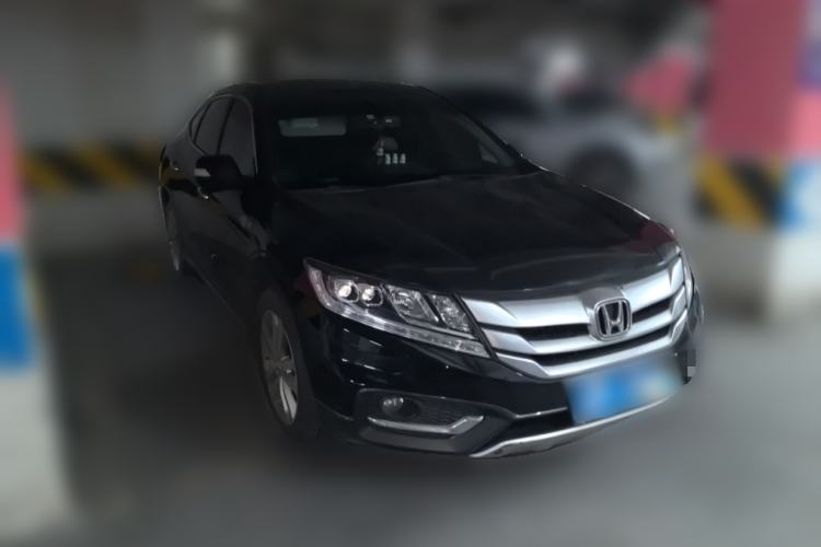 Used Honda Crosstour 2014 2.4L Luxury Edition Front Right 45 Deg