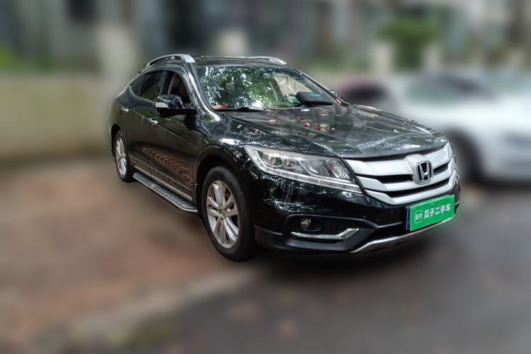 Used Honda Crosstour 2014 2.4L Luxury Edition Front Right 45 Deg