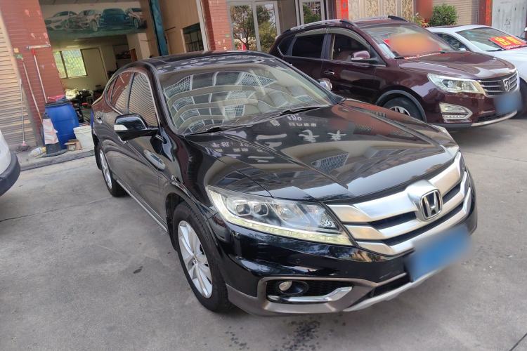 Used Honda Crosstour 2014 2.4L Luxury Navigation Edition Front Right 45 Deg