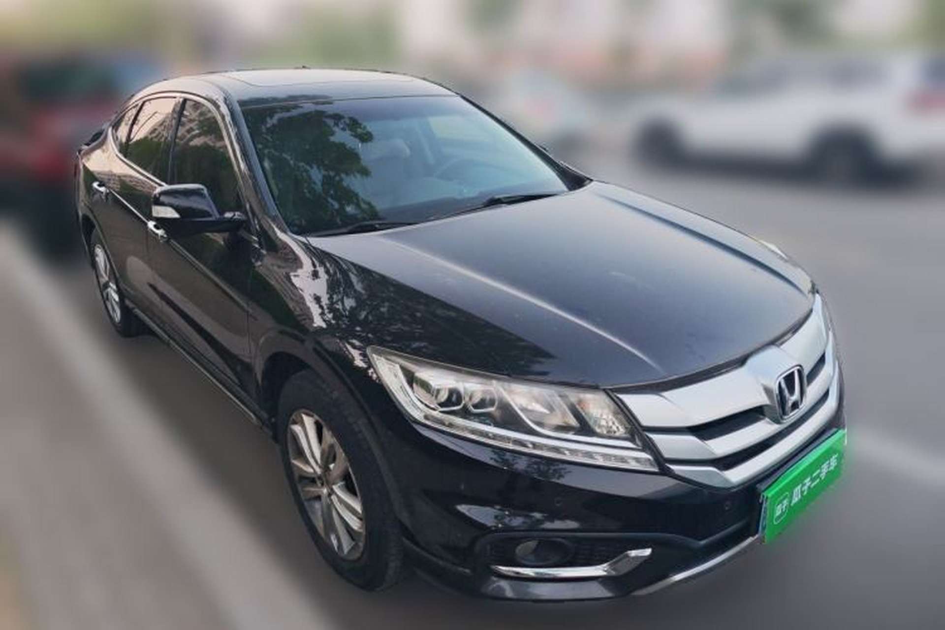 Used Honda Crosstour 2014 2.4L Luxury Edition Front Right 45 Deg