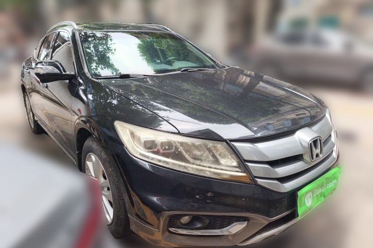 Used Honda Crosstour 2014 2.4L Luxury Edition Front Right 45 Deg
