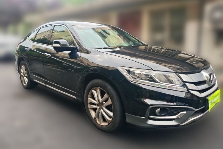 Used Honda Crosstour 2014 2.4L Luxury Edition Front Right 45 Deg