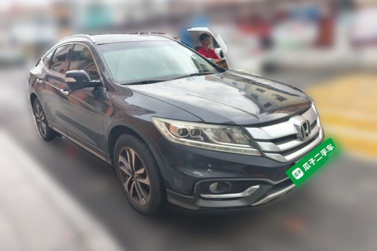 Used Honda Crosstour 2014 3.0L AWD Prestige Navigation Edition Front Right 45 Deg