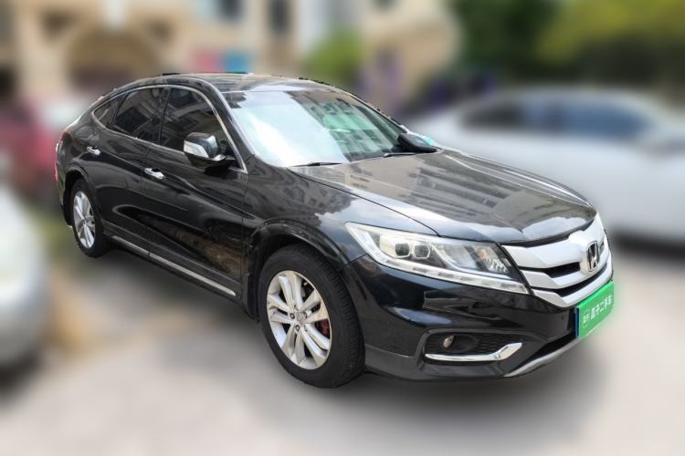 Used Honda Crosstour 2014 2.4L Luxury Edition Front Right 45 Deg