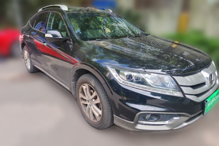 Used Honda Crosstour 2014 2.4L Luxury Edition Front Right 45 Deg