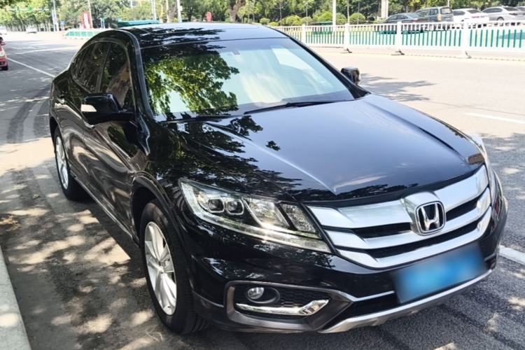 Used Honda Crosstour 2014 2.4L Luxury Edition Front Right 45 Deg