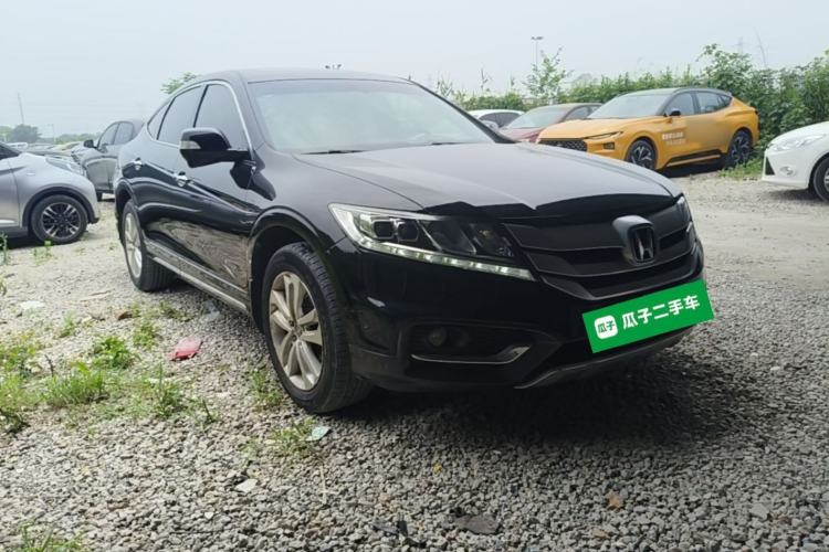 Used Honda Crosstour 2014 2.4L Luxury Navigation Edition Front Right 45 Deg