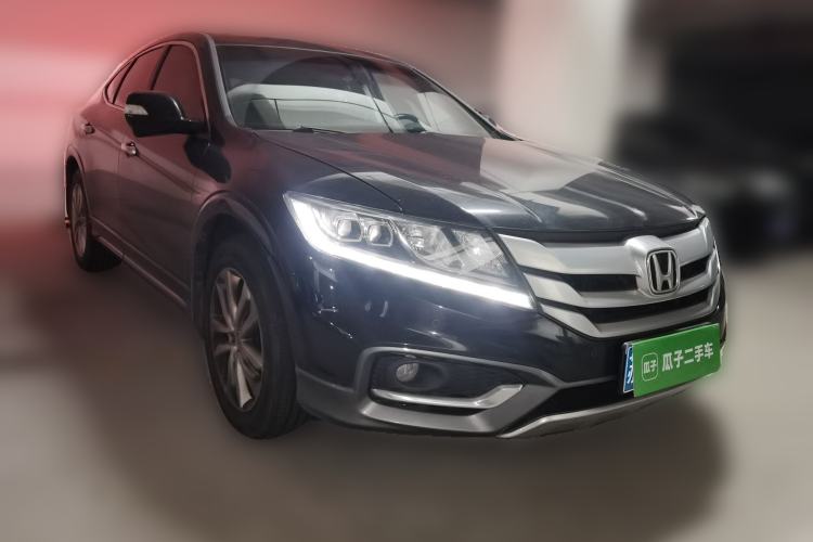Used Honda Crosstour 2014 2.4L Luxury Edition Front Right 45 Deg
