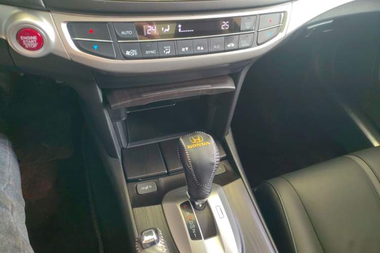 Used Honda Crosstour 2014 2.4L Luxury Edition Gear Lever