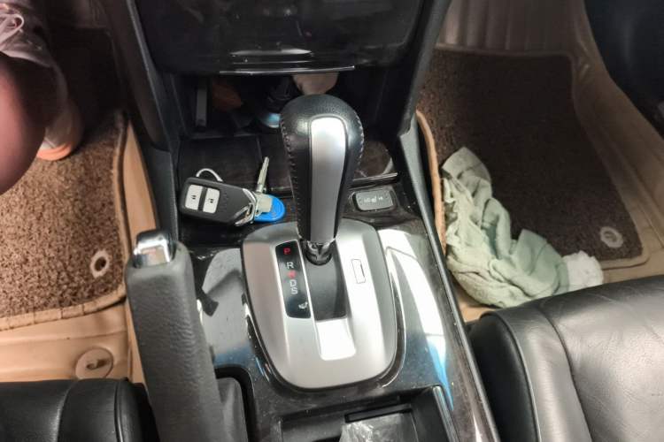 Used Honda Crosstour 2014 3.0L AWD Prestige Edition Gear Lever