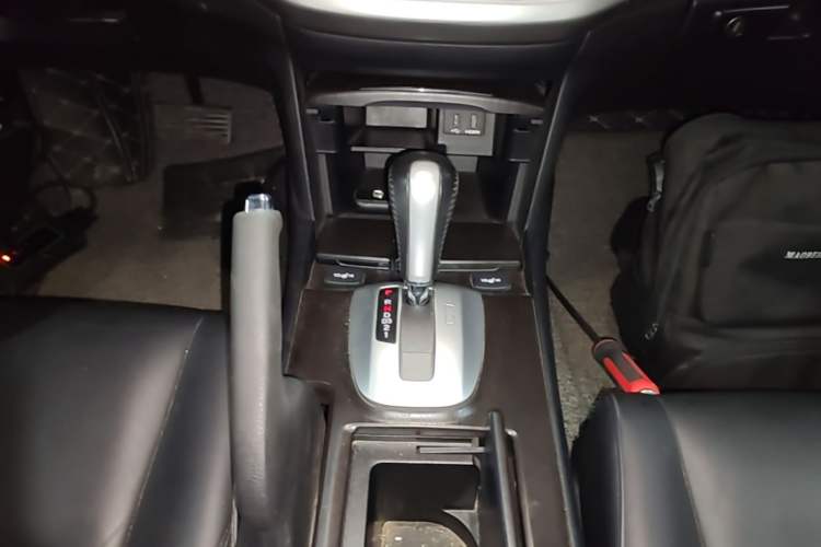 Used Honda Crosstour 2014 2.4L Luxury Edition Gear Lever