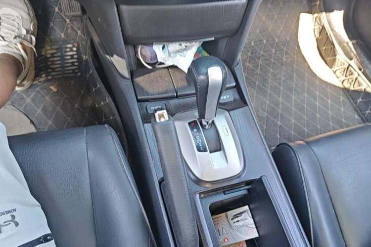 Used Honda Crosstour 2014 2.4L Luxury Edition Gear Lever