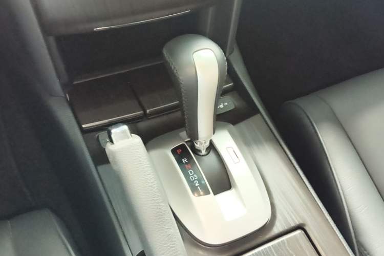 Used Honda Crosstour 2014 2.4L Luxury Edition Gear Lever