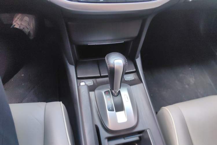 Used Honda Crosstour 2014 2.4L Luxury Navigation Edition Gear Lever