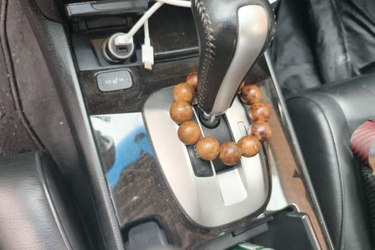 Used Honda Crosstour 2014 3.0L AWD Prestige Navigation Edition Gear Lever