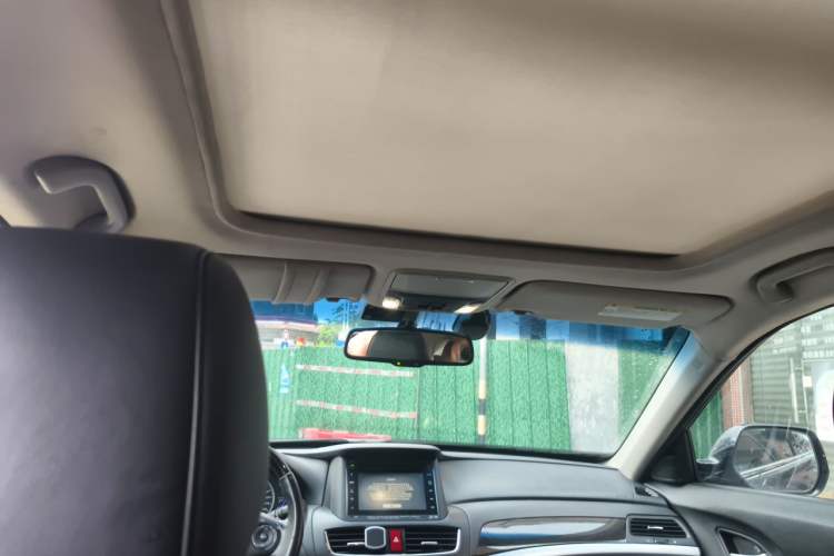Used Honda Crosstour 2014 3.0L AWD Prestige Navigation Edition Headliner