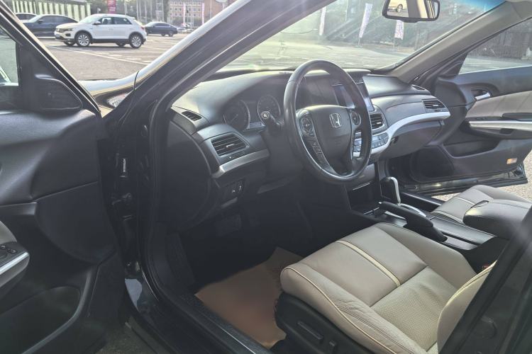 Used Honda Crosstour 2014 2.4L Luxury Edition Interior 2