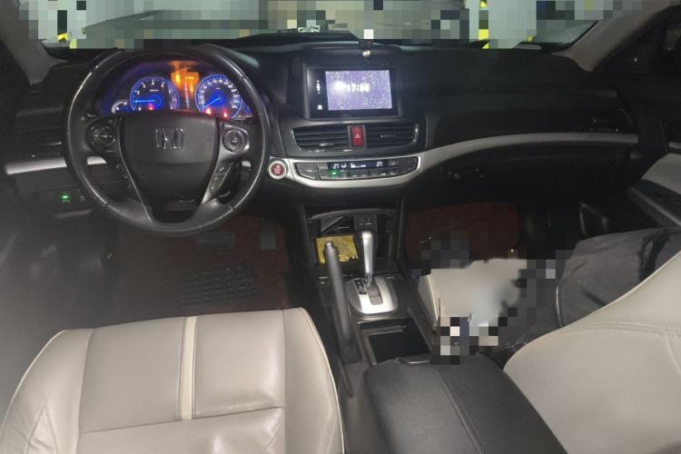 Used Honda Crosstour 2014 2.4L Luxury Edition Interior 2