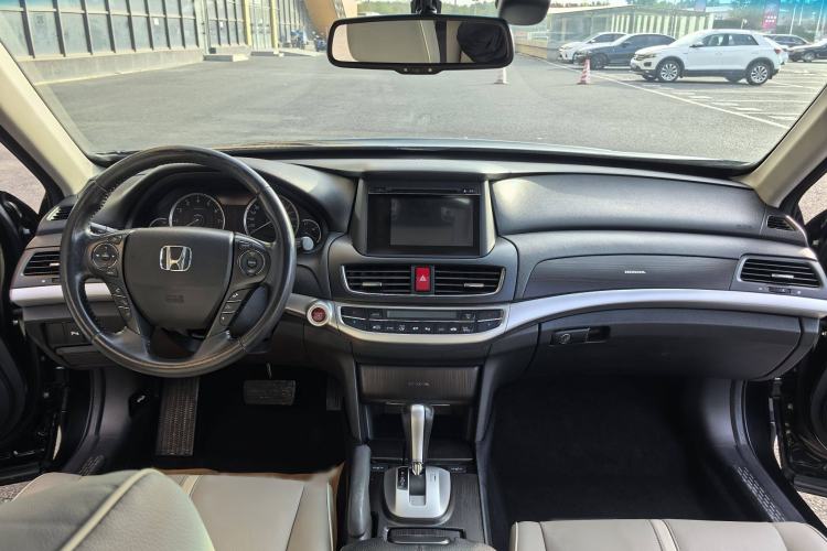Used Honda Crosstour 2014 2.4L Luxury Edition Interior 3