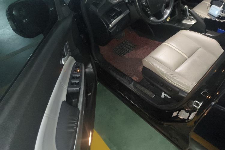 Used Honda Crosstour 2014 2.4L Luxury Edition Interior 3