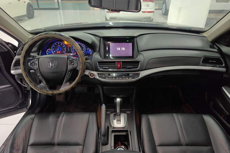 Used Honda Crosstour 2014 2.4L Luxury Edition Interior 3