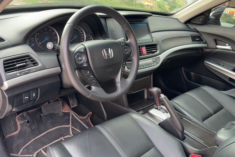 Used Honda Crosstour 2014 2.4L Luxury Edition Interior 3