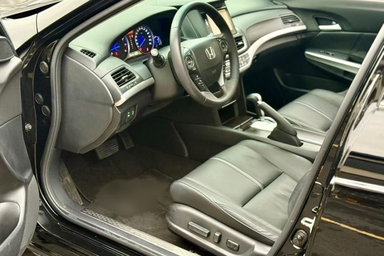 Used Honda Crosstour 2014 2.4L Luxury Edition Interior 3