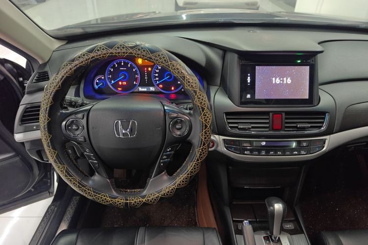 Used Honda Crosstour 2014 2.4L Luxury Edition Interior 5