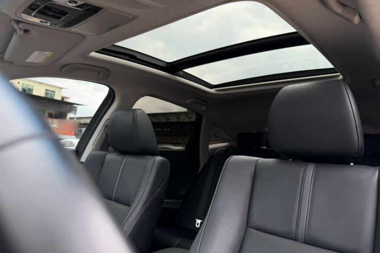 Used Honda Crosstour 2014 2.4L Luxury Edition Interior 5