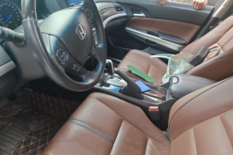 Used Honda Crosstour 2014 3.0L AWD Prestige Edition Left Front Seat