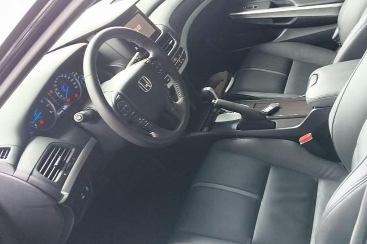 Used Honda Crosstour 2014 2.4L Luxury Edition Left Front Seat