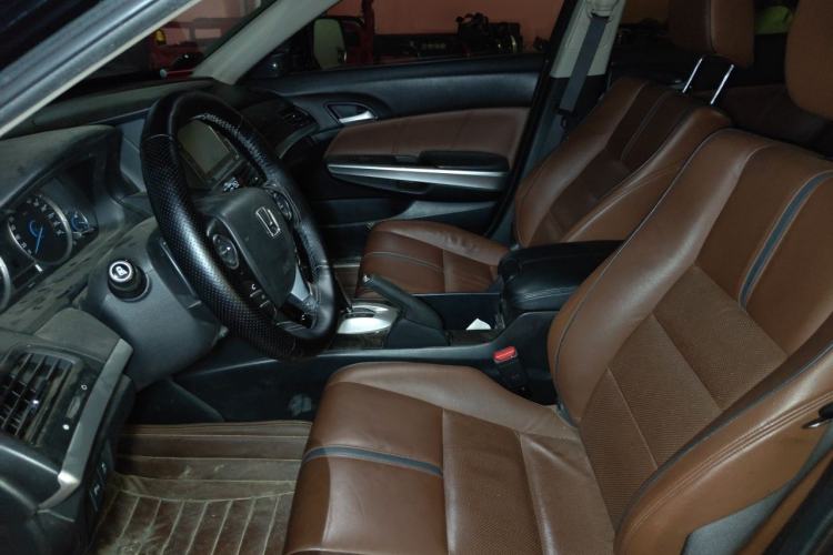 Used Honda Crosstour 2014 3.0L AWD Prestige Navigation Edition Left Front Seat