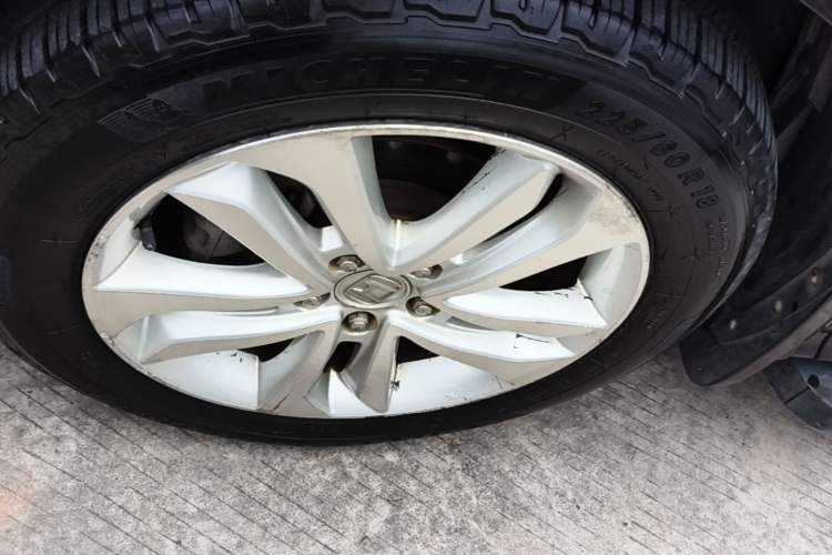 Used Honda Crosstour 2014 2.4L Luxury Edition Left Front Wheel Hub
