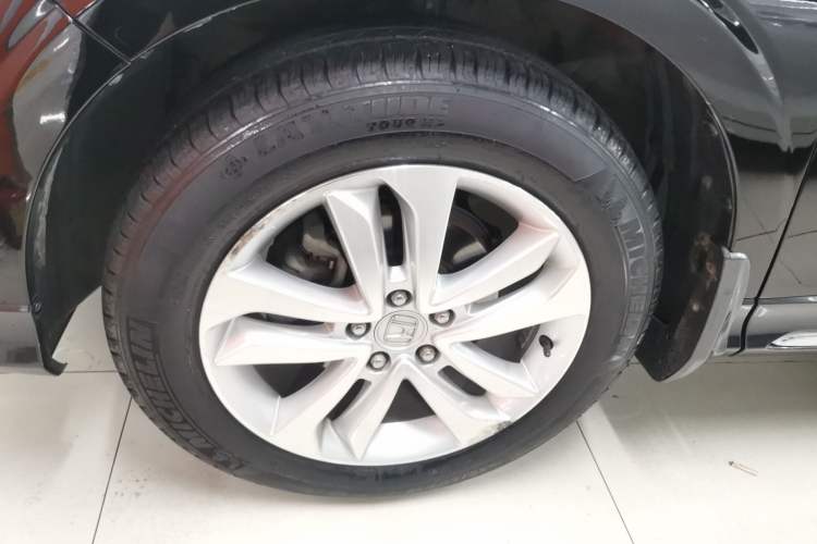 Used Honda Crosstour 2014 2.4L Luxury Edition Left Front Wheel Hub