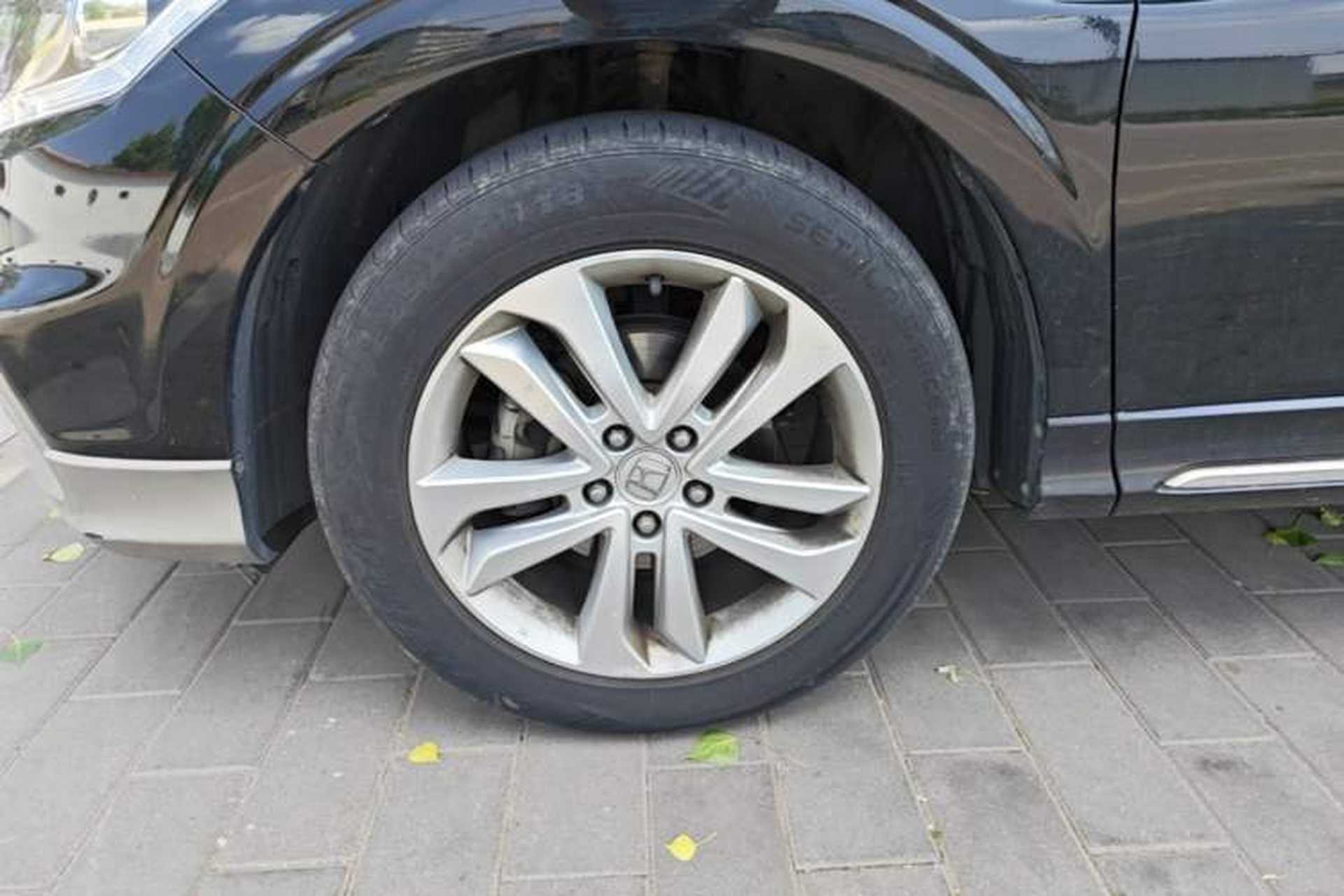 Used Honda Crosstour 2014 2.4L Luxury Edition Left Front Wheel Hub
