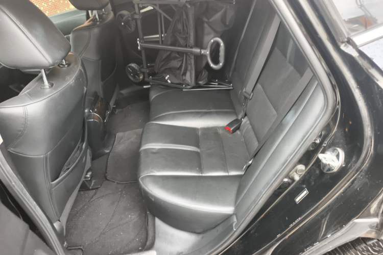 Used Honda Crosstour 2014 3.0L AWD Prestige Navigation Edition Left Rear Seat