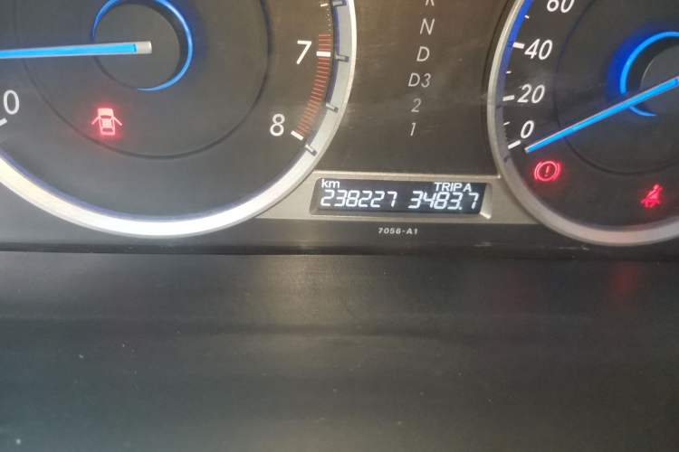 Used Honda Crosstour 2014 2.4L Luxury Edition Odometer Close Up