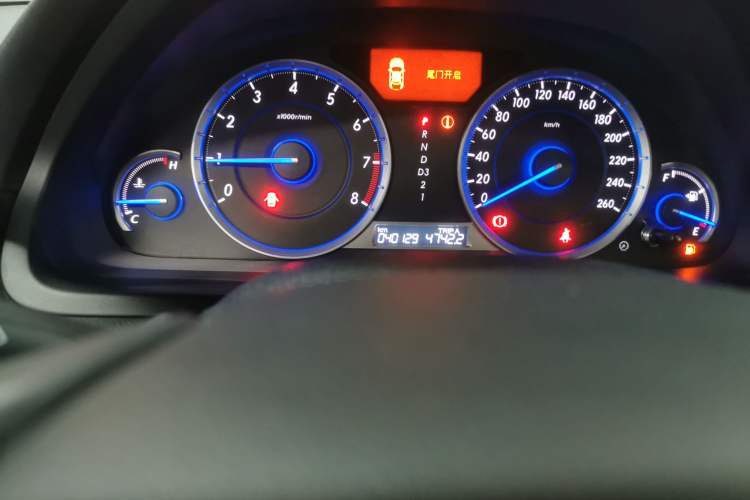Used Honda Crosstour 2014 2.4L Luxury Edition Odometer Close Up